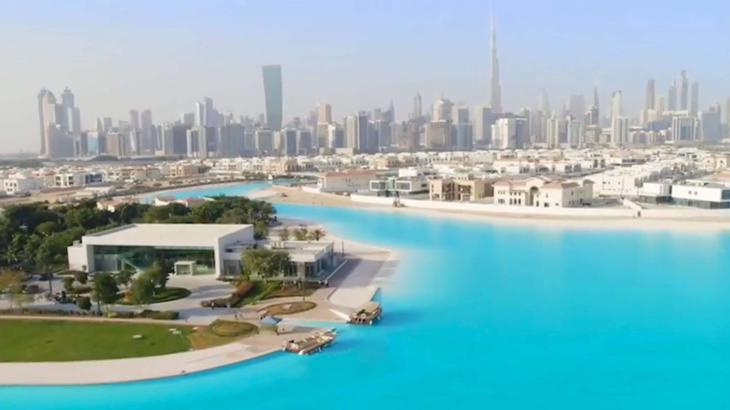 Купить телефон в дубае. District one, Mohammed bin Rashid City, Дубай.. DAMAC Lagoons Дубай. Кристальная Лагуна Дубай. Парк Иттихад Дубай.